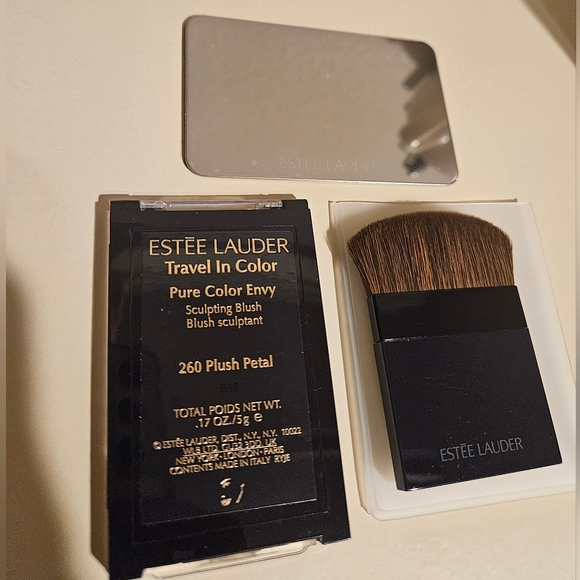 Estee Lauder Gradient Pink Blush with Brush And Mirror - Picture 3 of 3